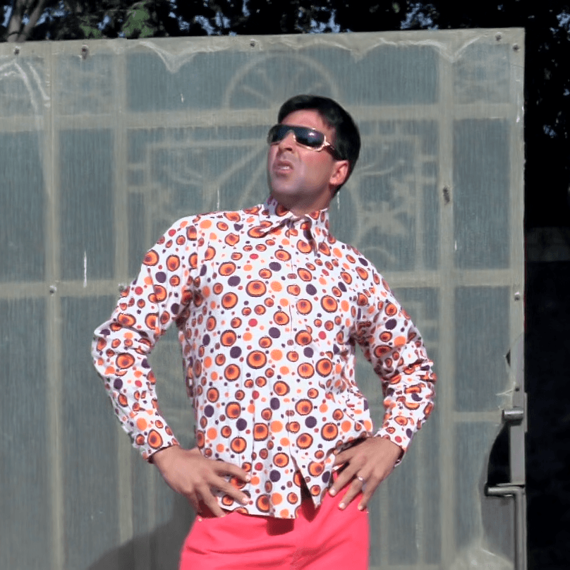 Akshay kumar phir hera pheri pose